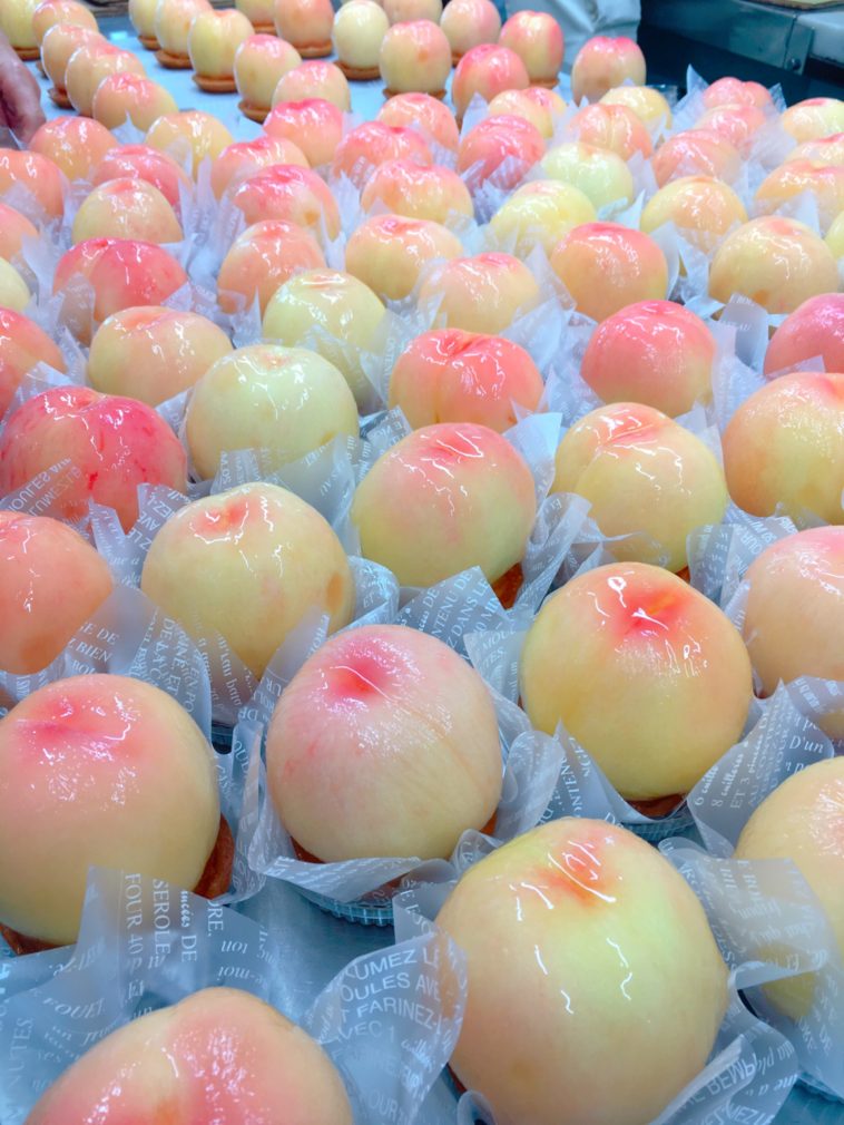 まるごと桃のタルトのご案内 蒲郡のおいしいケーキ屋さん モンラパン